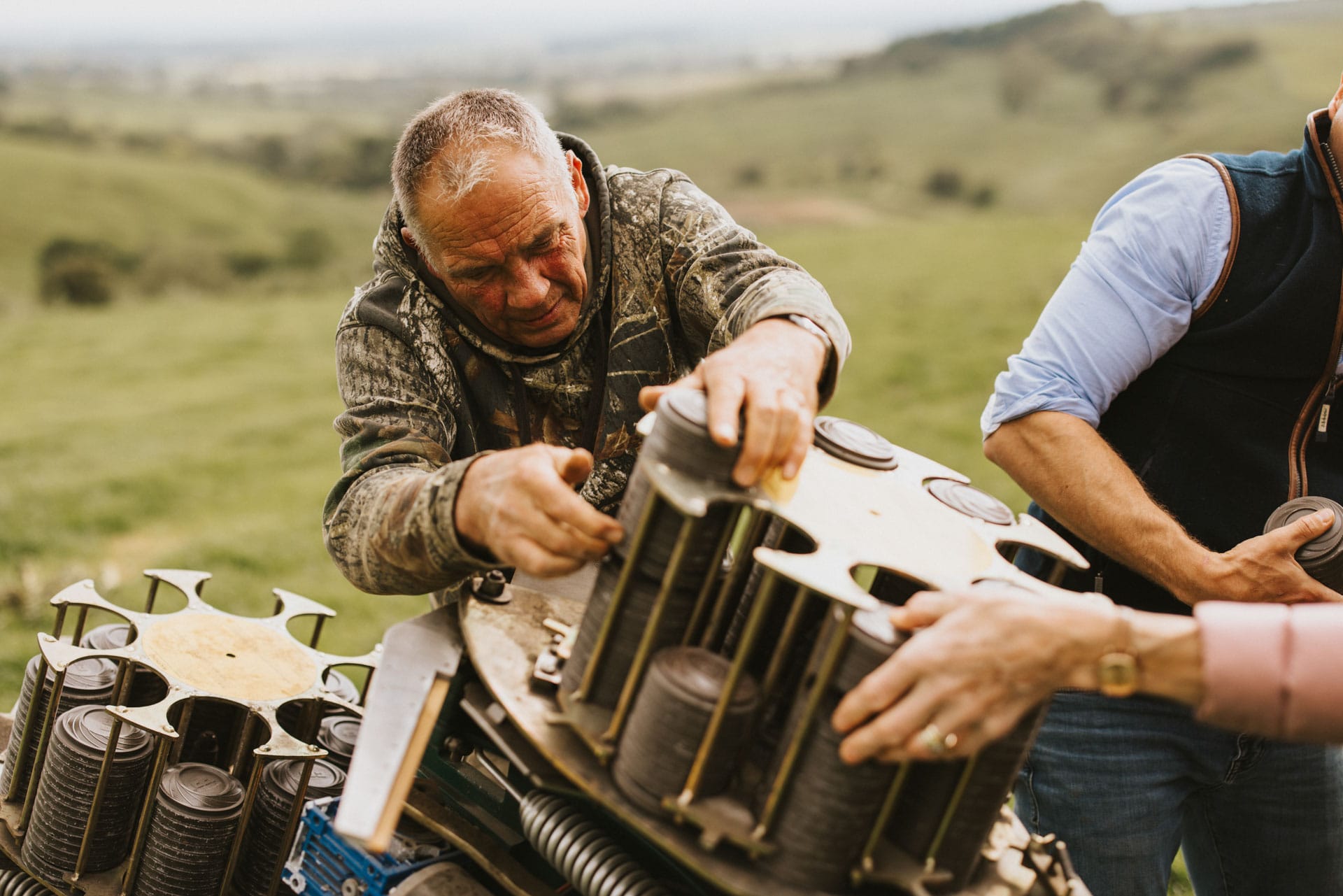 Loading the automatic clay trap